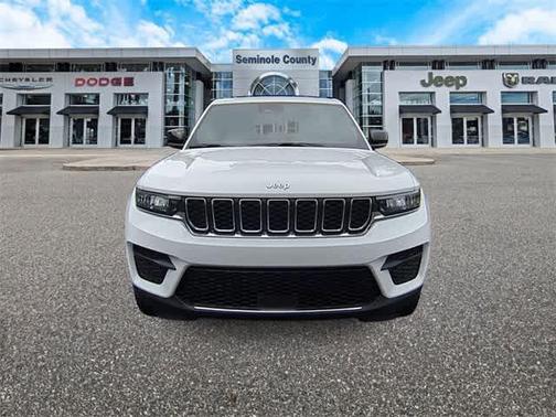 2025 Jeep Grand Cherokee Laredo