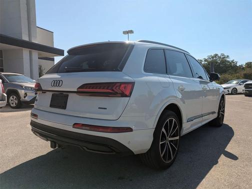 2023 Audi Q7 55 Premium Plus