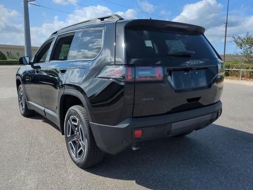 Diamond Black Crystal Pearlcoat 2026 Jeep Cherokee Limited