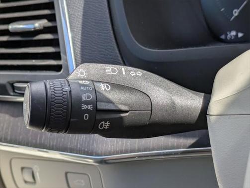 2020 Volvo XC90 T6 Momentum