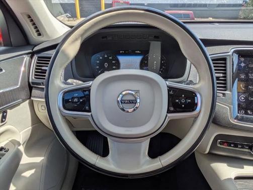 2020 Volvo XC90 T6 Momentum