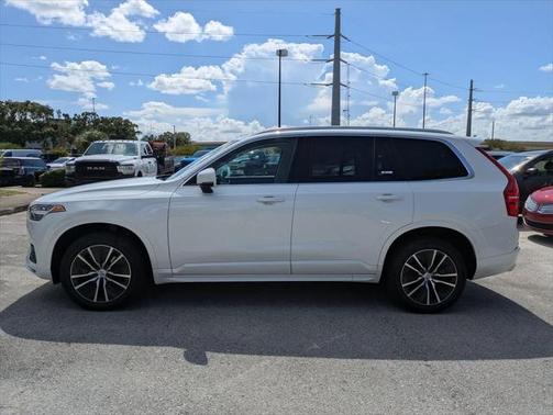 2020 Volvo XC90 T6 Momentum
