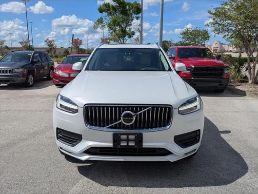 2020 Volvo XC90 T6 Momentum