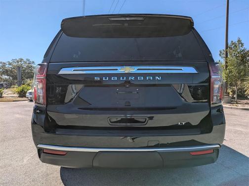 2024 Chevrolet Suburban LT