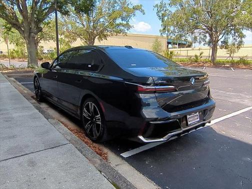 2025 BMW 750e i xDrive