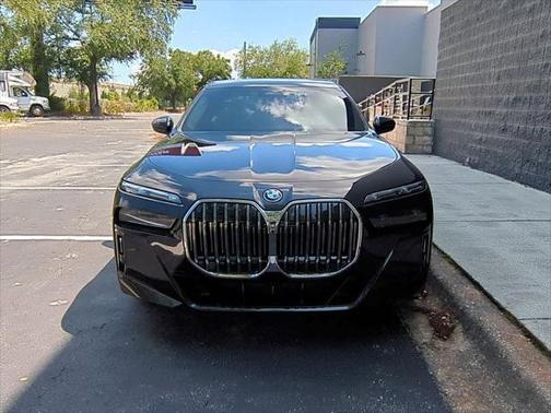 2025 BMW 750e i xDrive