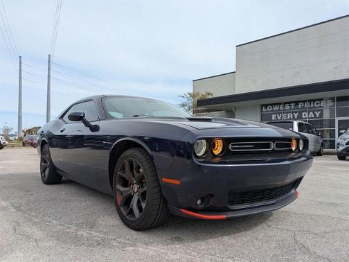 2017 Dodge Challenger SXT