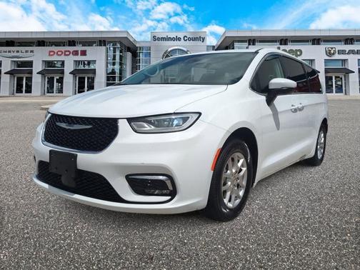 Bright White Clearcoat 2023 Chrysler Pacifica Touring L