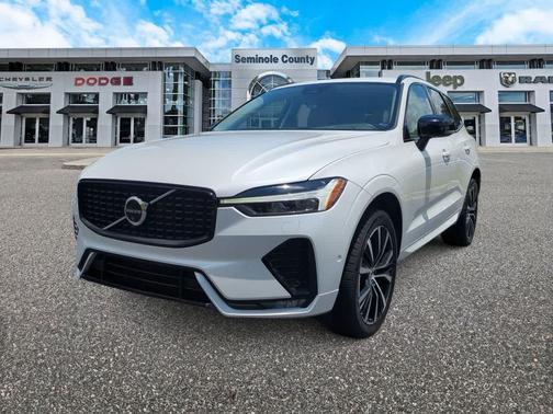 Onyx Black Metallic 2024 Volvo XC60 B5 Plus Dark Theme