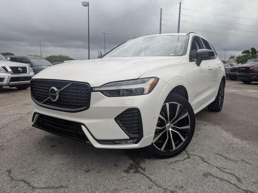 Onyx Black Metallic 2024 Volvo XC60 B5 Plus Dark Theme
