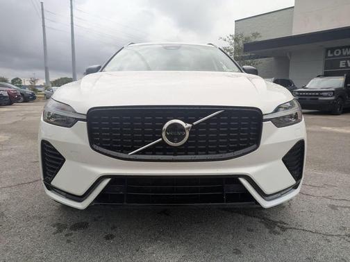 Onyx Black Metallic 2024 Volvo XC60 B5 Plus Dark Theme