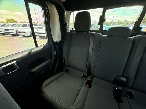 2024 Jeep Gladiator Sport