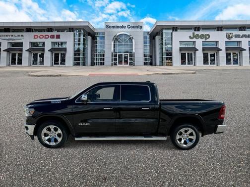 Diamond Black Crystal Pearlcoat 2019 RAM 1500 Laramie
