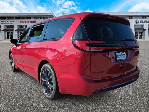 2026 Chrysler Pacifica L