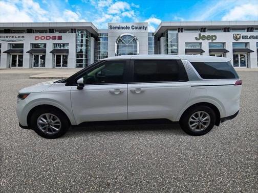 2024 Kia Carnival LX