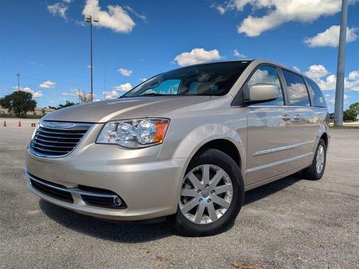 2016 Chrysler Town & Country Touring