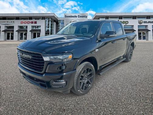 Diamond Black Crystal Pearlcoat 2026 RAM 1500 Laramie