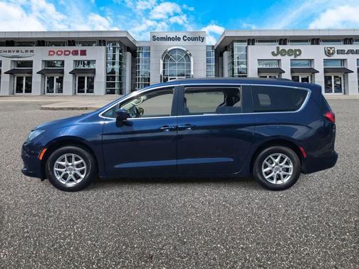 Jazz Blue Pearlcoat 2020 Chrysler Voyager LXI