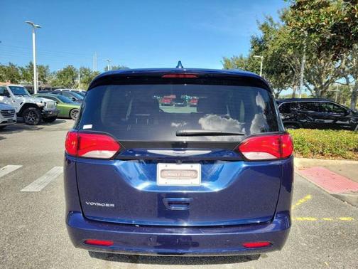 Jazz Blue Pearlcoat 2020 Chrysler Voyager LXI