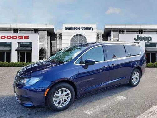 Jazz Blue Pearlcoat 2020 Chrysler Voyager LXI