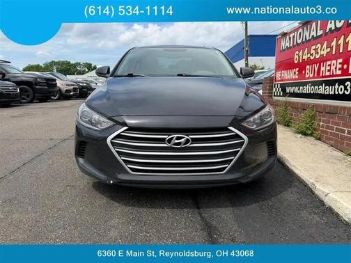 Black 2018 Hyundai ELANTRA SE