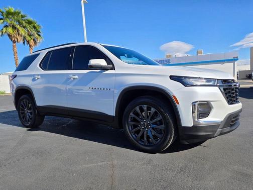 White 2023 Chevrolet Traverse RS