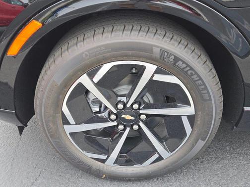 2025 Chevrolet Equinox EV LT 2