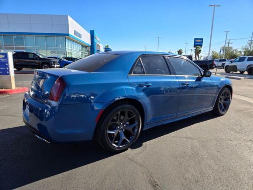 2023 Chrysler 300 Touring L