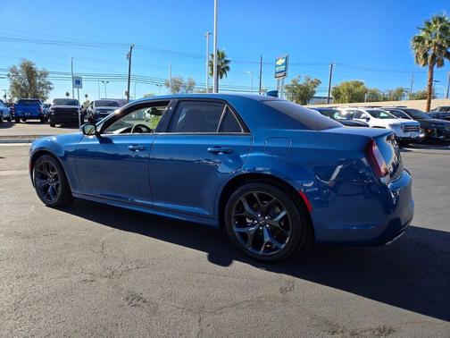 2023 Chrysler 300 Touring L