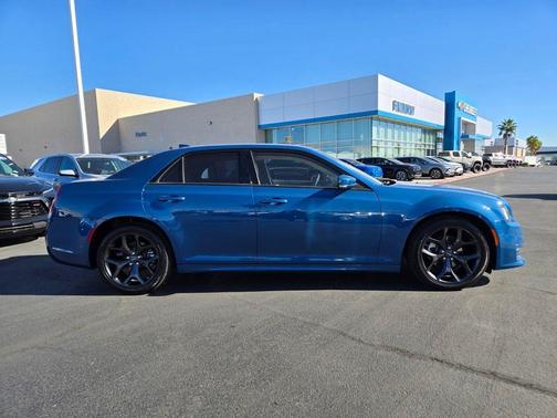 2023 Chrysler 300 Touring L