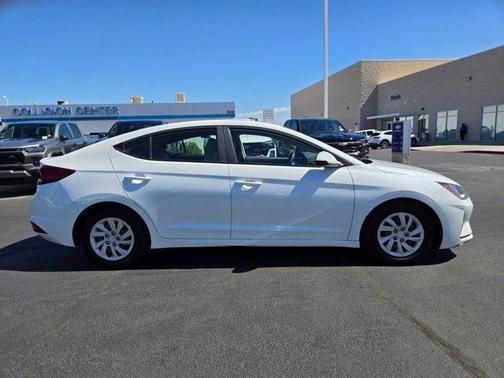 2019 Hyundai ELANTRA SE