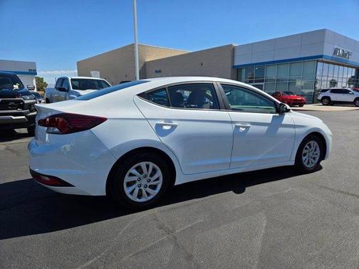2019 Hyundai ELANTRA SE