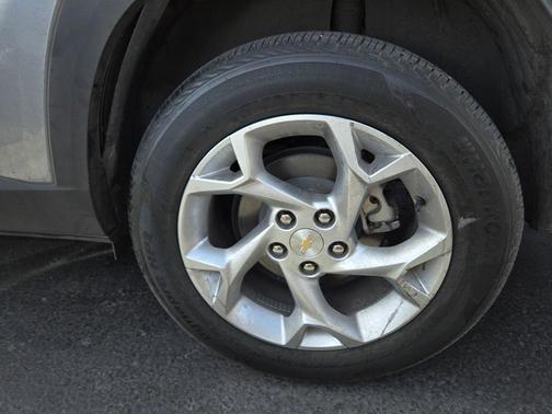 Sterling Gray Metallic 2025 Chevrolet Trax LS