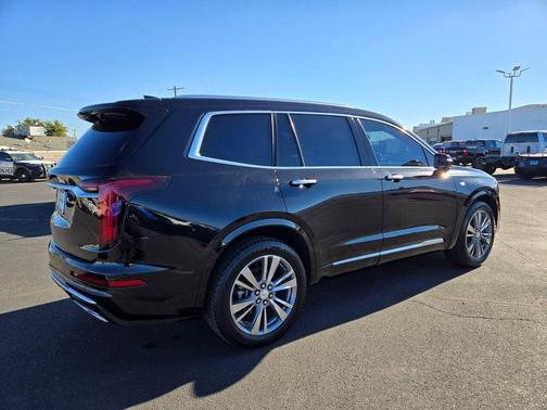 2022 Cadillac XT6 Premium Luxury FWD