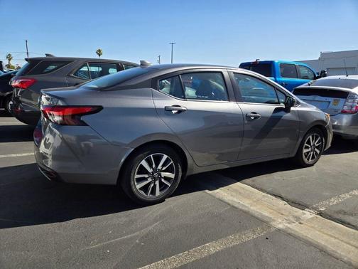 Gun Metallic 2021 Nissan Versa 1.6 SV