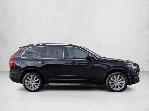 Onyx Black Metallic 2017 Volvo XC90 T6 Momentum