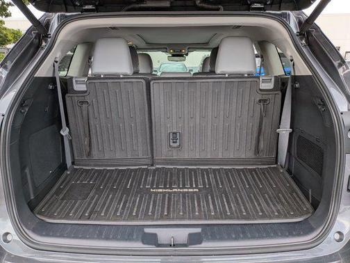 Magnetic Gray Metallic 2024 Toyota Highlander Platinum
