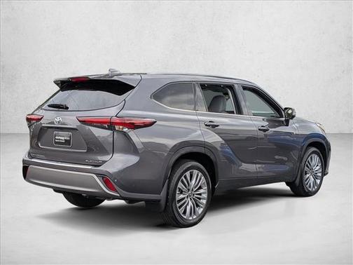 Magnetic Gray Metallic 2024 Toyota Highlander Platinum