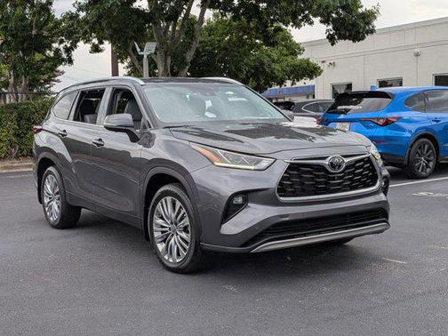 Magnetic Gray Metallic 2024 Toyota Highlander Platinum