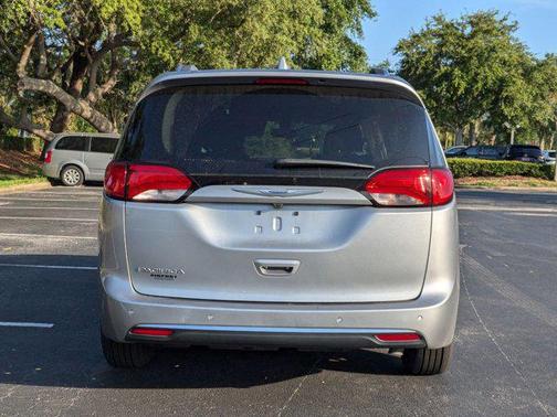 2020 Chrysler Pacifica Touring L