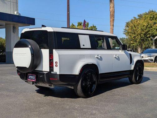 2024 Land Rover Defender 130 P400 X-Dynamic SE