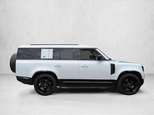 2024 Land Rover Defender 130 P400 X-Dynamic SE