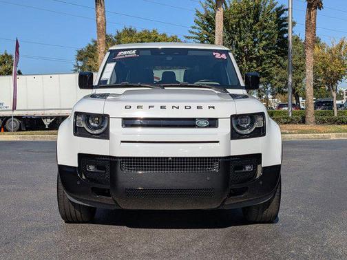 2024 Land Rover Defender 130 P400 X-Dynamic SE