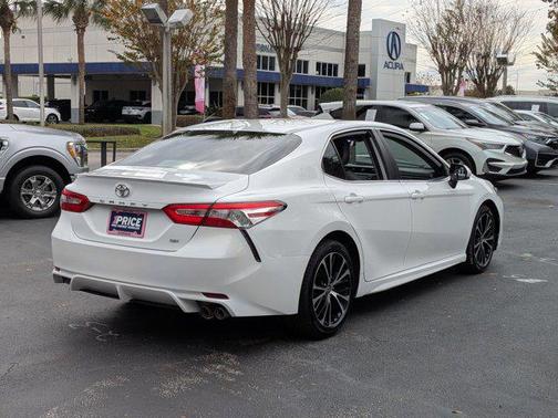2020 Toyota Camry SE