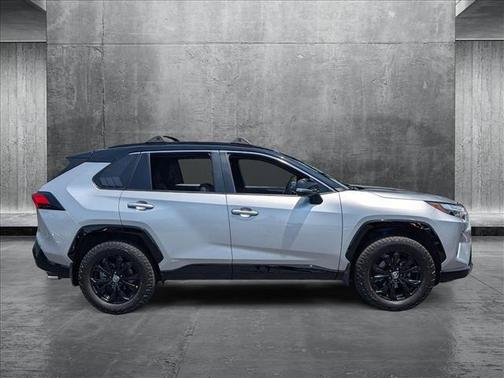 2022 Toyota RAV4 Hybrid SE