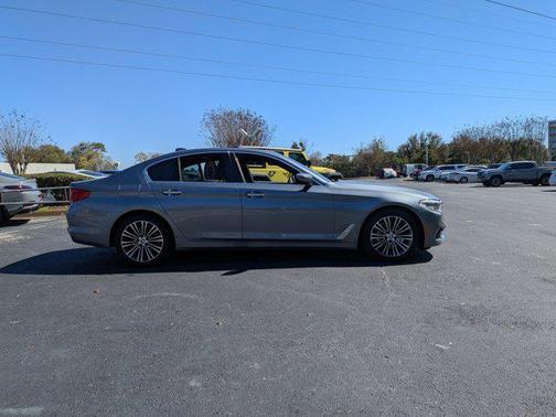 2018 BMW 530 530i