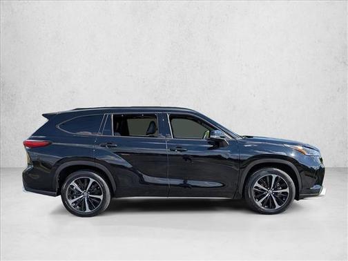 Midnight Black Metallic 2021 Toyota Highlander XSE