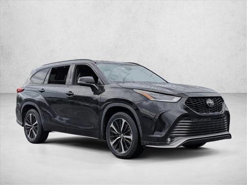 Midnight Black Metallic 2021 Toyota Highlander XSE