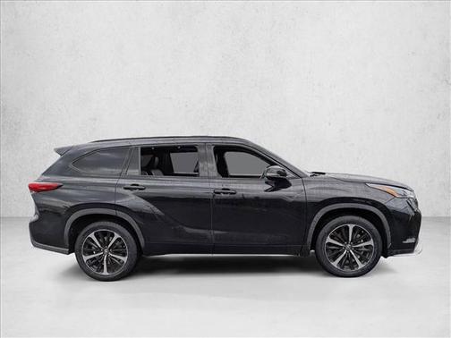 Midnight Black Metallic 2021 Toyota Highlander XSE