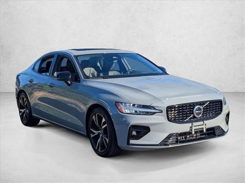 2024 Volvo S60 B5 Core Dark Theme